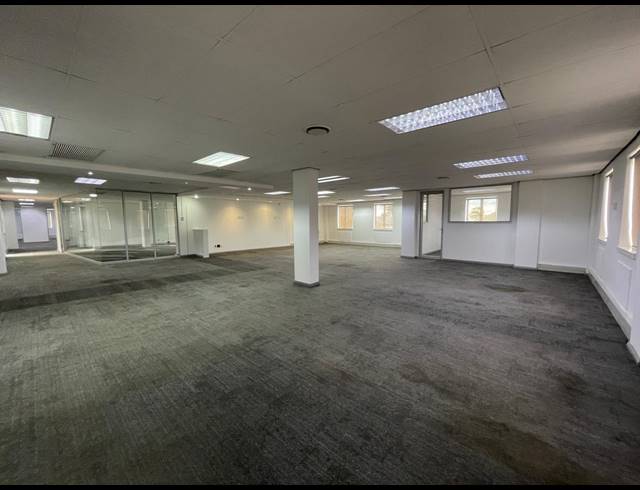 2,415M² OFFICE FOR SALE IN BRYANSTON